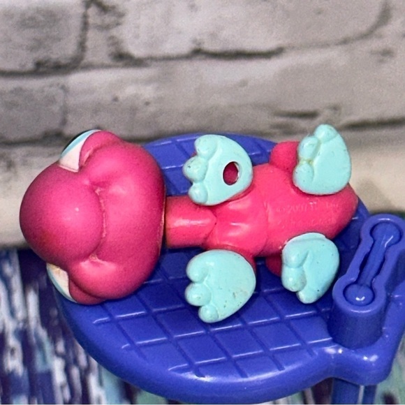 Littlest Pet Shop LPS Pink IGUANA #1575 Hasbro - Picture 5 of 9